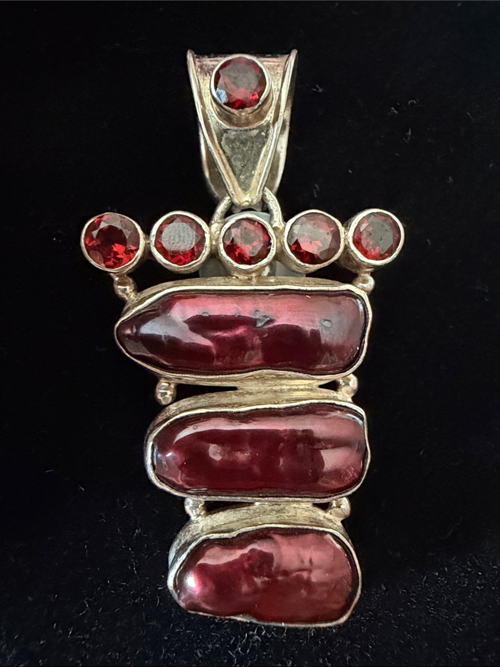 Artist 925 sterling silver bold statement pendant red garnet and finger pearls